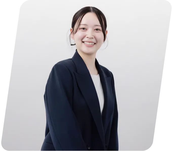 笑顔の女性社員