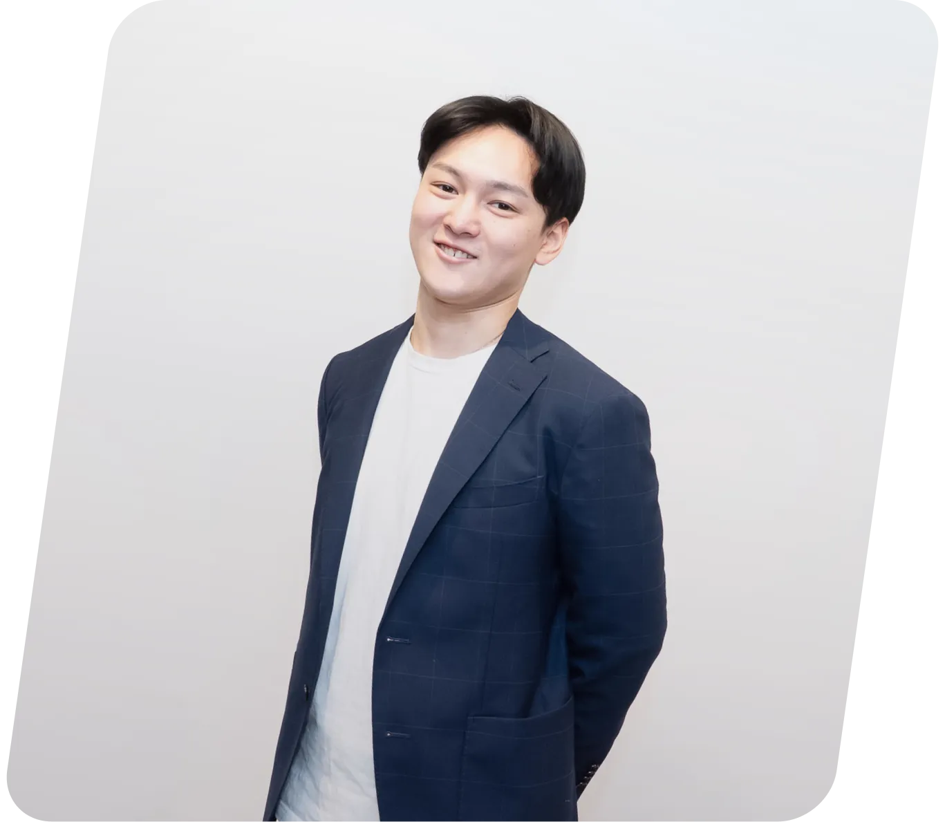 スーツ姿の男性社員